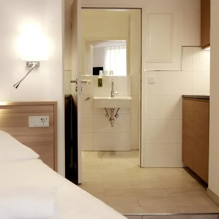 Adria Hotel München