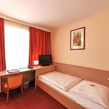 Adria Hotel München