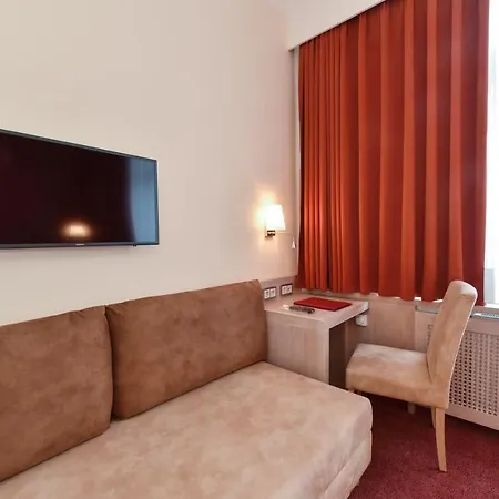 Adria Hotel 3*